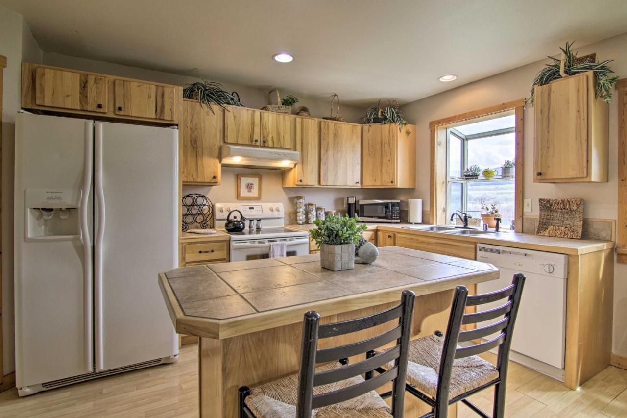 Airy Emigrant Townhome With Sweeping Mtn Views! エクステリア 写真